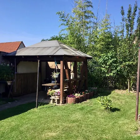 Snug Apartment In Kluetz With Garden *